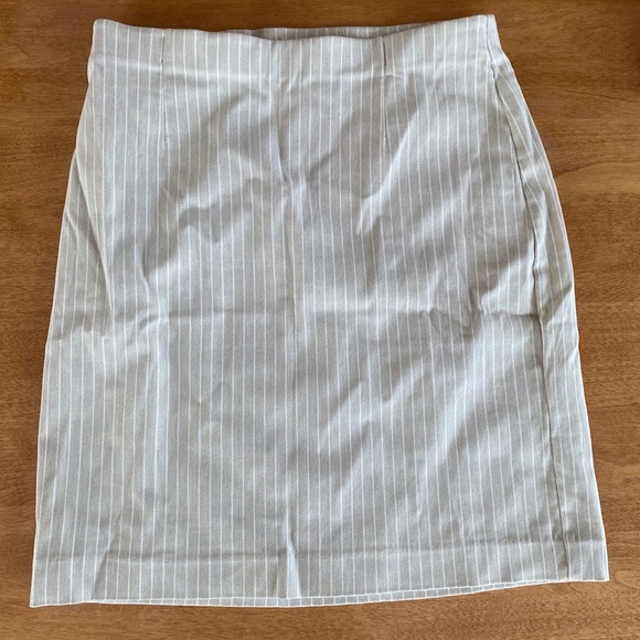 Cream striped skirt - Picture 2 of 2